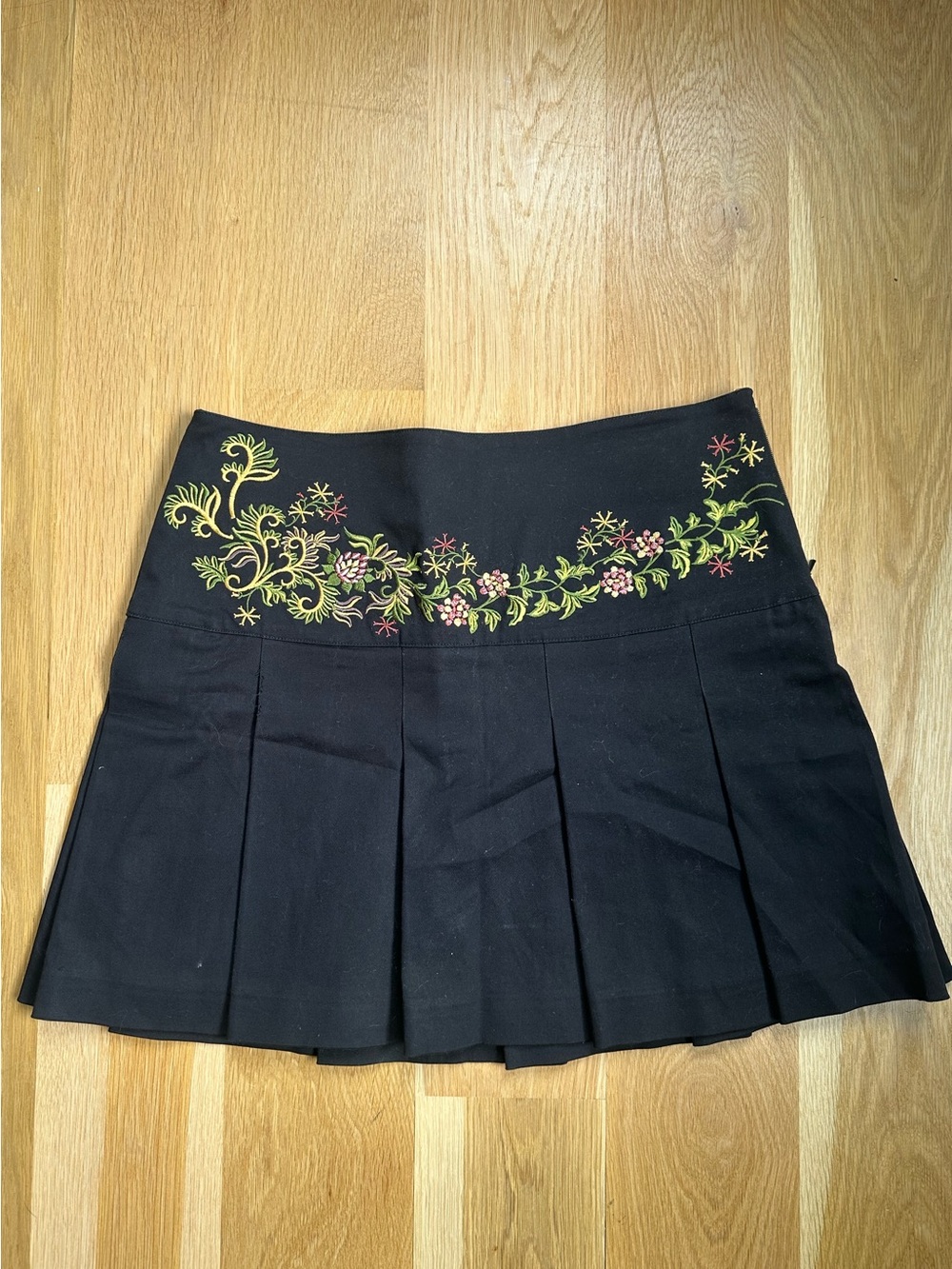 Que Black Pleated Mini Skirt with Floral Embroidery